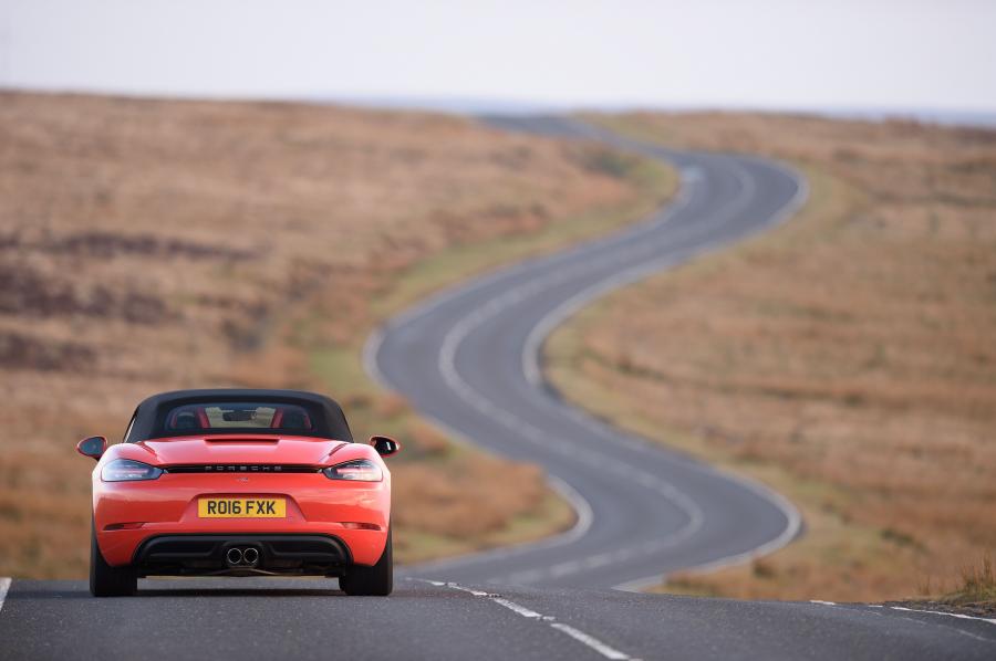  Porsche 718 Boxster S 2016 года  (UK) (фото 12 из 29)